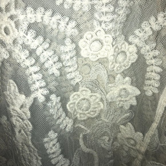 Cream appliqué top - Picture 4 of 4